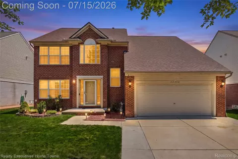 38206 Brook Dr, Sterling Heights, MI 48312