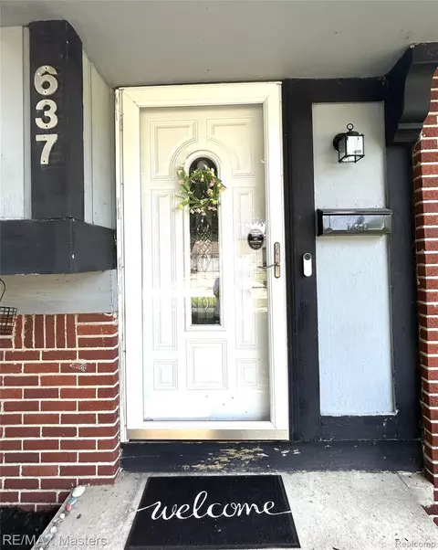 637 Dane Dr, Monroe, MI 48162 photo 2
