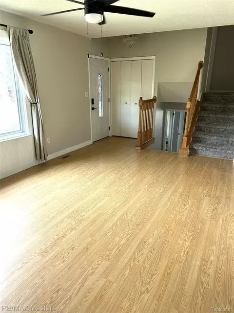 637 Dane Dr, Monroe, MI 48162 photo 4