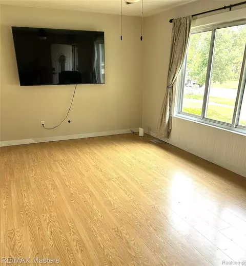 637 Dane Dr, Monroe, MI 48162 photo 3