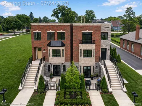 1221 N Main St, Rochester, MI 48307