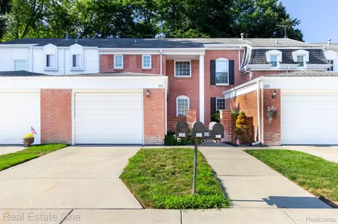 111 Manor Way, Rochester Hills, MI 48309