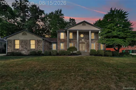 54359 Algonquin Dr, Shelby Township, MI 48315