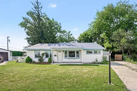 29655 Winter Ct, Garden City, MI 48135