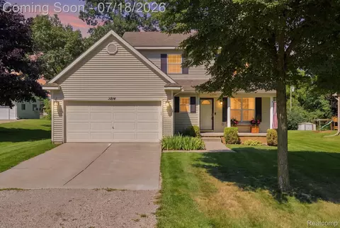 3214 Greenwood Dr, Rochester Hills, MI 48309