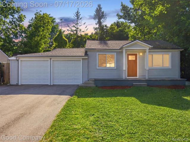 4030 Manitoba St, Auburn Hills, MI 48326