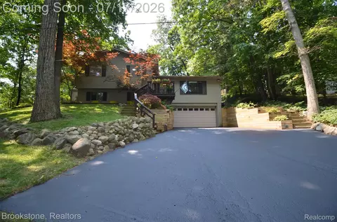 4979 Waw Ban See Dr, Independence, MI 48348