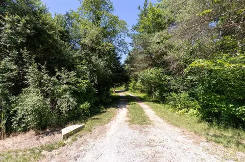 408 Columbiaville Rd, Deerfield, MI 48421