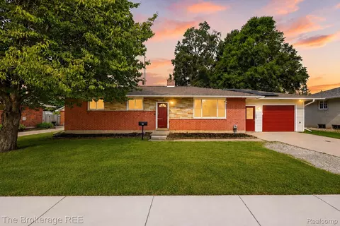 5388 Durwood Dr, Swartz Creek, MI 48473