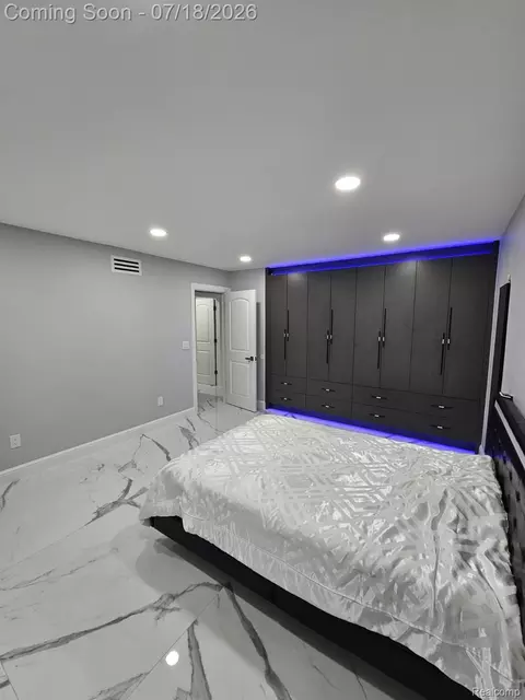 Bedroom - 2926 Roundtree Dr, Troy, MI 48083 photo 1 of 2