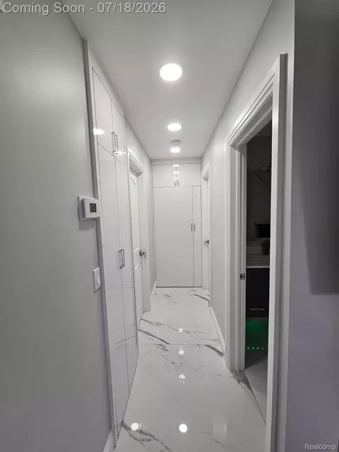Entry Way - 2926 Roundtree Dr, Troy, MI 48083 photo 2 of 4