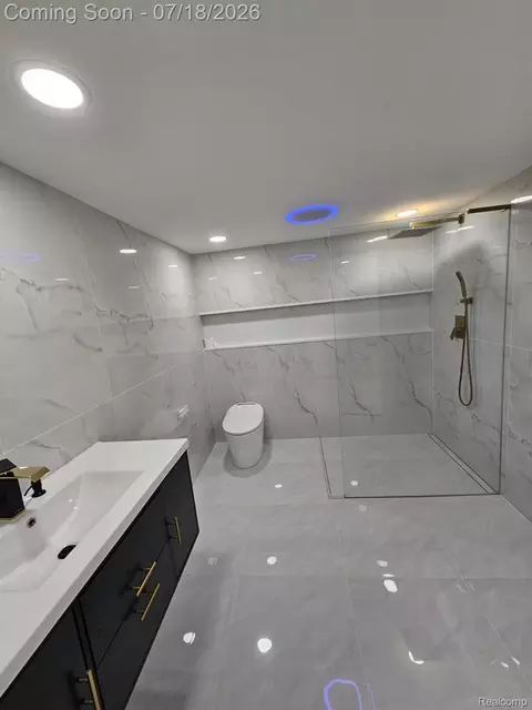 Bath - 2926 Roundtree Dr, Troy, MI 48083 photo 4 of 6