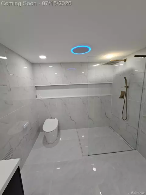 Bath - 2926 Roundtree Dr, Troy, MI 48083 photo 5 of 6