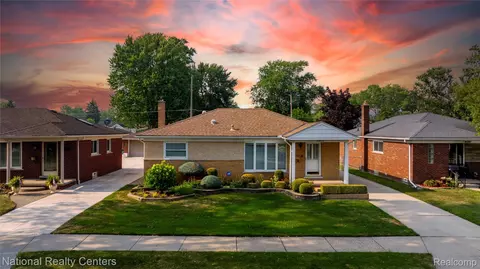 22635 Lincoln St, Saint Clair Shores, MI 48082