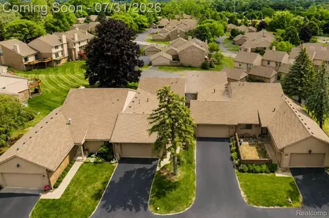 35457 Heritage Ct, Farmington, MI 48335