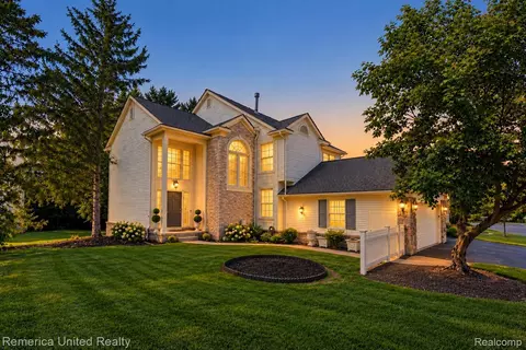 7112 Winding Brook Ct #30, West Bloomfield, MI 48322