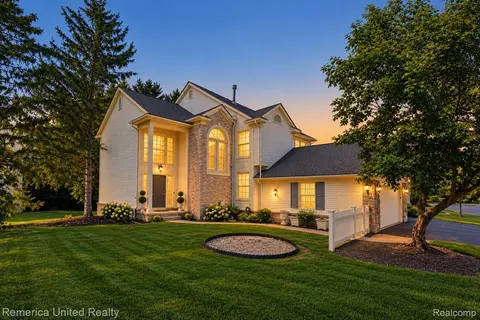7112 Winding Brook Ct #30, West Bloomfield, MI 48322