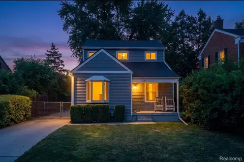 27731 Glenwood St, Saint Clair Shores, MI 48081