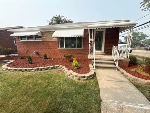 20017 California, Saint Clair Shores, MI 48080