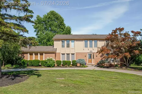 28824 Appleblossom Ln, Farmington Hills, MI 48331