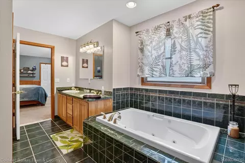 Bath - 3217 Pineview Trl, Genoa, MI 48843 photo 4 of 7
