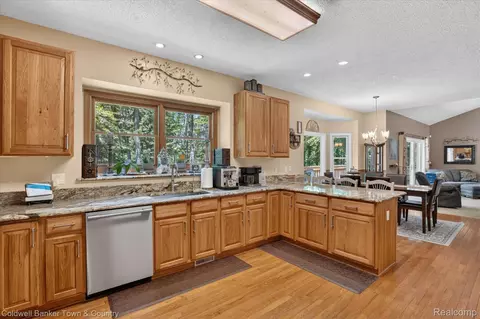 Kitchen - 3217 Pineview Trl, Genoa, MI 48843 photo 2 of 6