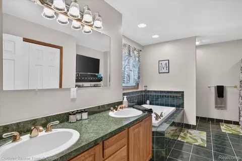 Bath - 3217 Pineview Trl, Genoa, MI 48843 photo 2 of 7