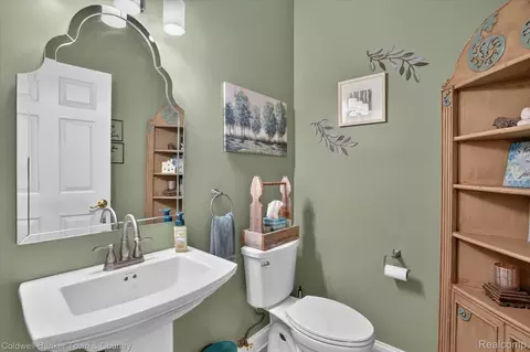 Bath - 3217 Pineview Trl, Genoa, MI 48843 photo 1 of 7