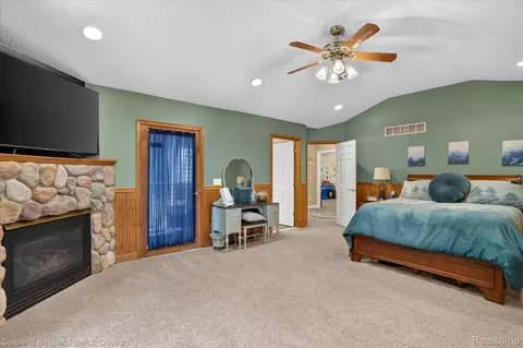 Bedroom - 3217 Pineview Trl, Genoa, MI 48843 photo 2 of 9