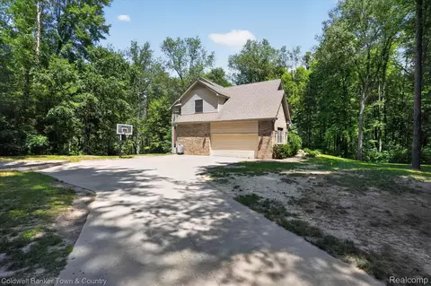 Exterior - 3217 Pineview Trl, Genoa, MI 48843 photo 6 of 11