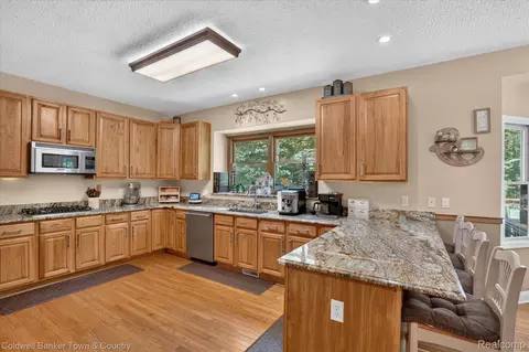 Kitchen - 3217 Pineview Trl, Genoa, MI 48843 photo 6 of 6