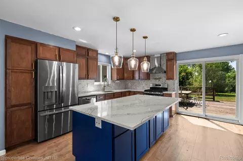 4881 Greer Rd, West Bloomfield, MI 48324
