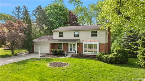 536 Rolling Rock Rd S, Bloomfield Hills, MI 48304