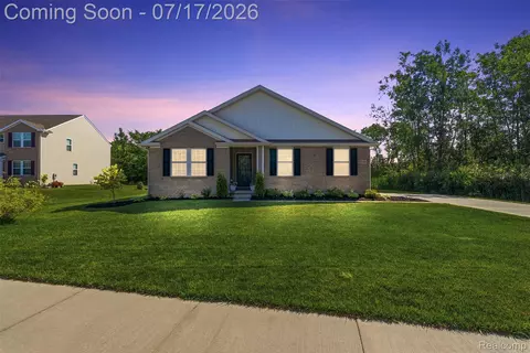 2340 Scenic Hollow Dr, Grand Blanc, MI 48439
