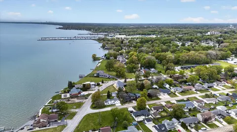 37235 Jefferson Ave, Harrison, MI 48045