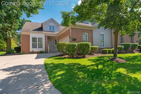 39681 Muirfield Ln, Northville, MI 48168