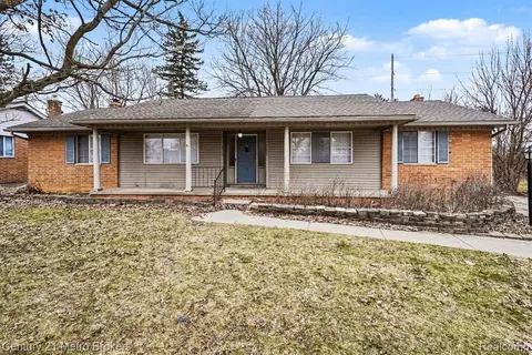 3509 Ridgecliffe Dr, Flint, MI 48532