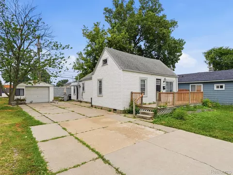 23409 Carlisle Ave, Hazel Park, MI 48030