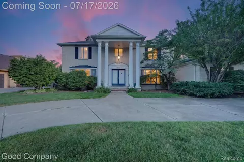 38921 Santa Barbara St, Clinton Township, MI 48036