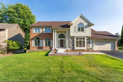 4802 Panorama Cir, West Bloomfield, MI 48323