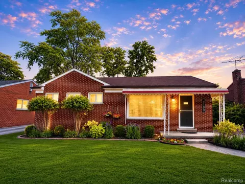 9100 Brentwood St, Livonia, MI 48150