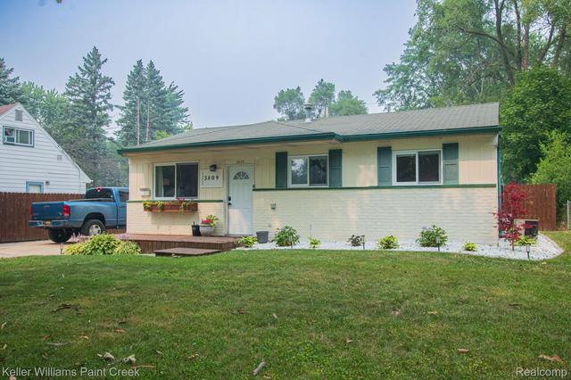 3809 Wedgewood Dr, Lansing, MI 48911