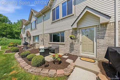 29375 Maurice Ct, Chesterfield, MI 48047