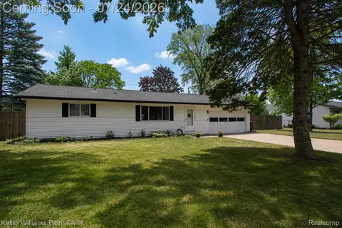 2126 Jarman Dr, Troy, MI 48085