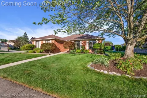 43909 Welland Dr, Clinton Township, MI 48038
