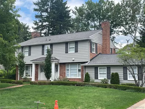 132 Overhill Rd, Bloomfield Hills, MI 48301