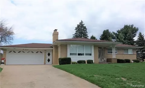 831 Sunnybeach Blvd, White Lake, MI 48386
