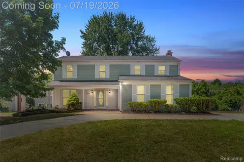 5994 Kingsfield Dr, West Bloomfield, MI 48322