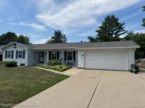 682 Metcalf Dr, Imlay City, MI 48444