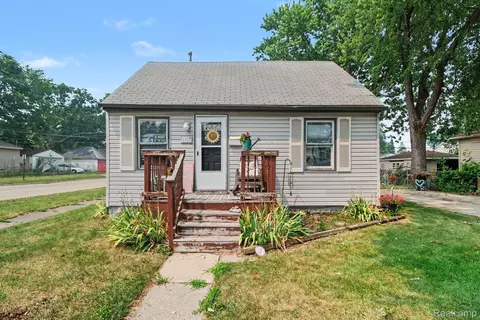 1107 E Hayes Ave, Hazel Park, MI 48030